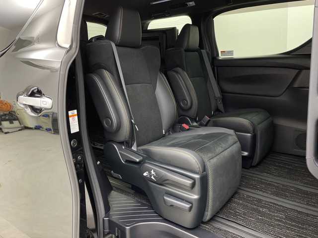 トヨタ アルファード S タイプゴールド 新潟県 2020(令2)年 6.4万km ブラック 純正ディスプレイオーディオ/(CD.DVD.Bluetooth)/バックカメラ/三眼LEDヘッドライト/トヨタセーフティセンス/・プリクラッシュセーフティ/・レーンキープアシスト/・レーダークルーズコントロール/・オートマチックハイビーム/革巻きステアリング/ステアリングリモコン/両側パワースライドドア/前後ドライブレコーダー/パワーバックドア/ビルトインETC/コーナーセンサー/プッシュスタート/スマートキー×2/純正フロアマット