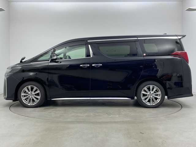 トヨタ アルファード S タイプゴールド 新潟県 2020(令2)年 6.4万km ブラック 純正ディスプレイオーディオ/(CD.DVD.Bluetooth)/バックカメラ/三眼LEDヘッドライト/トヨタセーフティセンス/・プリクラッシュセーフティ/・レーンキープアシスト/・レーダークルーズコントロール/・オートマチックハイビーム/革巻きステアリング/ステアリングリモコン/両側パワースライドドア/前後ドライブレコーダー/パワーバックドア/ビルトインETC/コーナーセンサー/プッシュスタート/スマートキー×2/純正フロアマット