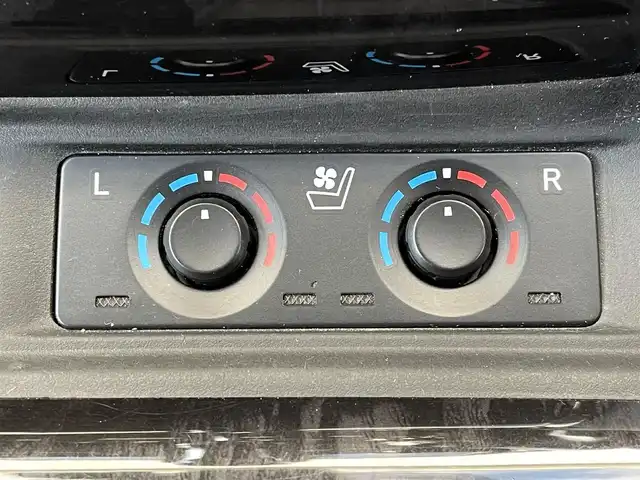 トヨタ アルファード S Cパッケージ 福岡県 2020(令2)年 4.1万km ブラック フリップダウンモニター/純正９インチＤＡナビ/フルセグTV/CD/DVD/BT/AM/FM/applecarplay/androidauto/Miracast/黒革シート/トヨタセーフティセンス/PCS/LTA/PKSB/クリアランスソナー/RCTA/横滑り防止装置/デジタルインナーミラー/バックカメラ/ＢＳＭ/ステアリングヒーター/前席シートヒーター/ベンチレーション/ステアリングリモコン/パワーバックドア/両側パワースライドドア/前席パワーシート/シートメモリー/オットマン/スマートキー/プッシュスタート/ビルトインETC