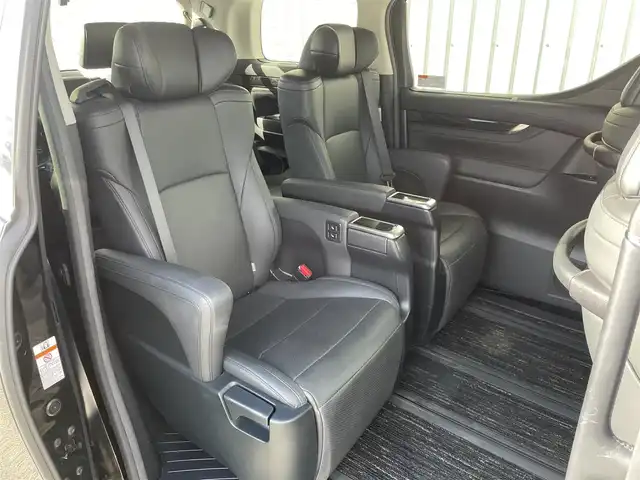 トヨタ アルファード S Cパッケージ 福岡県 2020(令2)年 4.1万km ブラック フリップダウンモニター/純正９インチＤＡナビ/フルセグTV/CD/DVD/BT/AM/FM/applecarplay/androidauto/Miracast/黒革シート/トヨタセーフティセンス/PCS/LTA/PKSB/クリアランスソナー/RCTA/横滑り防止装置/デジタルインナーミラー/バックカメラ/ＢＳＭ/ステアリングヒーター/前席シートヒーター/ベンチレーション/ステアリングリモコン/パワーバックドア/両側パワースライドドア/前席パワーシート/シートメモリー/オットマン/スマートキー/プッシュスタート/ビルトインETC