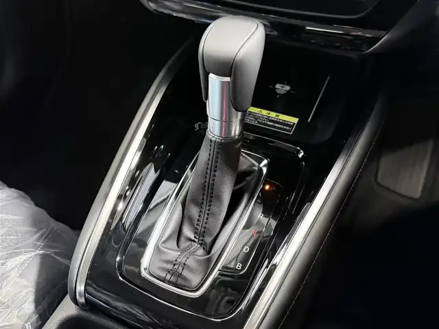 ホンダ ヴェゼル ハイブリッド e:HEV Z 大阪府 2025(令7)年 0.1千km クリスタルブラックパール 登録済未使用　純正ナビ　フルセグＴＶ　衝突軽減Ｂ　レーンアシスト　ＢＳＭ　レーダークルーズＣ　バックカメラ　ＥＴＣ　電動リアゲート　コーナーセンサー　ハンドルヒーター　シートヒーター　ハーフレザー