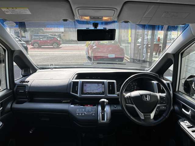 ホンダ ステップワゴン スパーダ Z クールスピリット 大分県 2014(平26)年 7.3万km ホワイトオーキッドパール ・ハーフレザーシート　プライムスムースファブリック/・純正ナビ/　ワンセグテレビ/　DVD/　Bluetooth/　SD/　ラジオ/・両側パワースライドドア/・3列目床下格納シート/・アイドリングストップ/・エコアシスト/・ETC/・パドルシフト/・ステアリングスイッチ/・横滑り制御システム/・ウィンカーミラー/・革巻きステアリング/・革巻きセレクトレバー/・社外フォグランプ/・純正17インチアルミホイル/・プライバシーガラス/・ドアバイザー/・保証書/・スペアキー１本