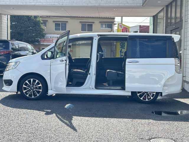 ホンダ ステップワゴン スパーダ Z クールスピリット 大分県 2014(平26)年 7.3万km ホワイトオーキッドパール ・ハーフレザーシート　プライムスムースファブリック/・純正ナビ/　ワンセグテレビ/　DVD/　Bluetooth/　SD/　ラジオ/・両側パワースライドドア/・3列目床下格納シート/・アイドリングストップ/・エコアシスト/・ETC/・パドルシフト/・ステアリングスイッチ/・横滑り制御システム/・ウィンカーミラー/・革巻きステアリング/・革巻きセレクトレバー/・社外フォグランプ/・純正17インチアルミホイル/・プライバシーガラス/・ドアバイザー/・保証書/・スペアキー１本