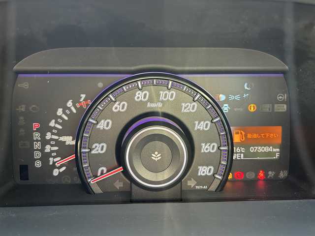 ホンダ ステップワゴン スパーダ Z クールスピリット 大分県 2014(平26)年 7.3万km ホワイトオーキッドパール ・ハーフレザーシート　プライムスムースファブリック/・純正ナビ/　ワンセグテレビ/　DVD/　Bluetooth/　SD/　ラジオ/・両側パワースライドドア/・3列目床下格納シート/・アイドリングストップ/・エコアシスト/・ETC/・パドルシフト/・ステアリングスイッチ/・横滑り制御システム/・ウィンカーミラー/・革巻きステアリング/・革巻きセレクトレバー/・社外フォグランプ/・純正17インチアルミホイル/・プライバシーガラス/・ドアバイザー/・保証書/・スペアキー１本