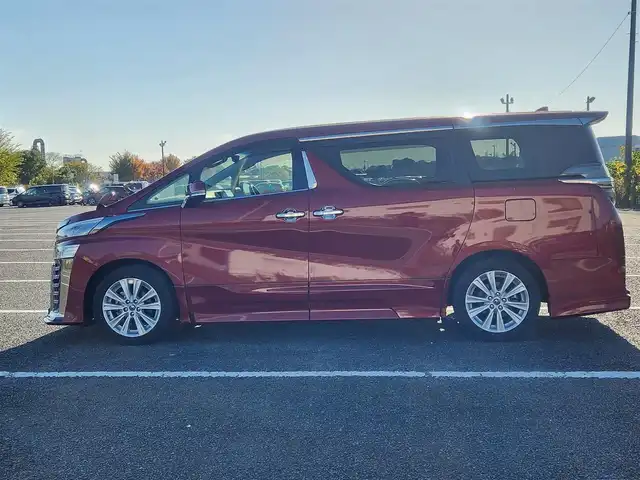 トヨタ ヴェルファイア Z Aエディション 群馬県 2018(平30)年 1.8万km ダークレッドマイカメタリック 純正10型ナビ/フルセグTV/純正12.1型後席ディスプレイ/両側パワースライドドア/バックモニター/ビルトインETC2.0/ドライブレコーダー/レーダークルーズコントロール/クリアランスソナー/セーフティセンス/・衝突被害軽減ブレーキ/・車線逸脱防止支援/・標識認識/・オートマチックハイビーム/2眼LEDヘッドランプ/デュアルオートエアコン/革巻きステアリング/2列目リラックスキャプテンシート/助手席・2列目オットマン/純正18インチアルミホイール/スマートキー/プッシュエンジンスタート/禁煙車