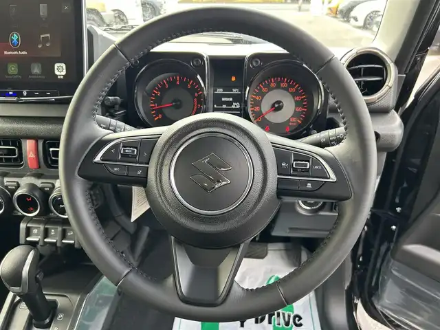 スズキ ジムニー ノマド FC 長崎県 2025(令7)年 0.1万km 黒 車体色：【WB3】ブルーイッシュブラックパール/ワンオーナー/ALPINE11インチディスプレイオーディオ/　(BT/FM/AM/AppleCarPlay/AndroidAuto)/プッシュスタート/スマートキー/ステアリングスイッチ/アダプティブクルーズコントロール/アイドリングストップ/ヘッドライトウォッシャー/光軸調整ダイヤル/純正15インチアルミホイール/純正フロアマット/背面タイヤ/スズキセーフティサポート/ABS/レーンキープアシスト/衝突被害軽減ブレーキ/パーキングソナー/オートライト/横滑り防止装置/ヒルディセントコントロール/取扱説明書/保証書/スペアキー(1本)