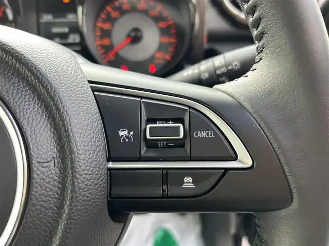 スズキ ジムニー ノマド FC 長崎県 2025(令7)年 0.1万km 黒 車体色：【WB3】ブルーイッシュブラックパール/ワンオーナー/ALPINE11インチディスプレイオーディオ/　(BT/FM/AM/AppleCarPlay/AndroidAuto)/プッシュスタート/スマートキー/ステアリングスイッチ/アダプティブクルーズコントロール/アイドリングストップ/ヘッドライトウォッシャー/光軸調整ダイヤル/純正15インチアルミホイール/純正フロアマット/背面タイヤ/スズキセーフティサポート/ABS/レーンキープアシスト/衝突被害軽減ブレーキ/パーキングソナー/オートライト/横滑り防止装置/ヒルディセントコントロール/取扱説明書/保証書/スペアキー(1本)