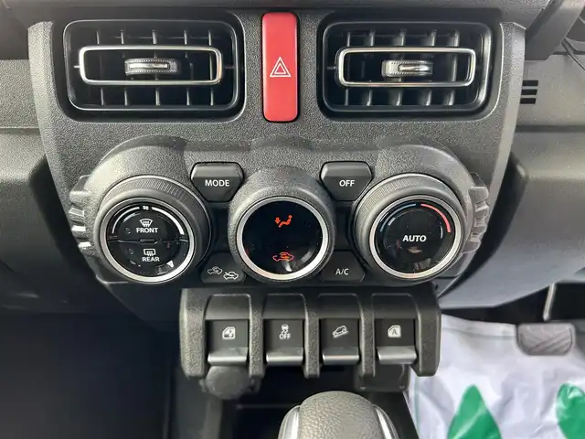 スズキ ジムニー ノマド FC 長崎県 2025(令7)年 0.1万km 黒 車体色：【WB3】ブルーイッシュブラックパール/ワンオーナー/ALPINE11インチディスプレイオーディオ/　(BT/FM/AM/AppleCarPlay/AndroidAuto)/プッシュスタート/スマートキー/ステアリングスイッチ/アダプティブクルーズコントロール/アイドリングストップ/ヘッドライトウォッシャー/光軸調整ダイヤル/純正15インチアルミホイール/純正フロアマット/背面タイヤ/スズキセーフティサポート/ABS/レーンキープアシスト/衝突被害軽減ブレーキ/パーキングソナー/オートライト/横滑り防止装置/ヒルディセントコントロール/取扱説明書/保証書/スペアキー(1本)