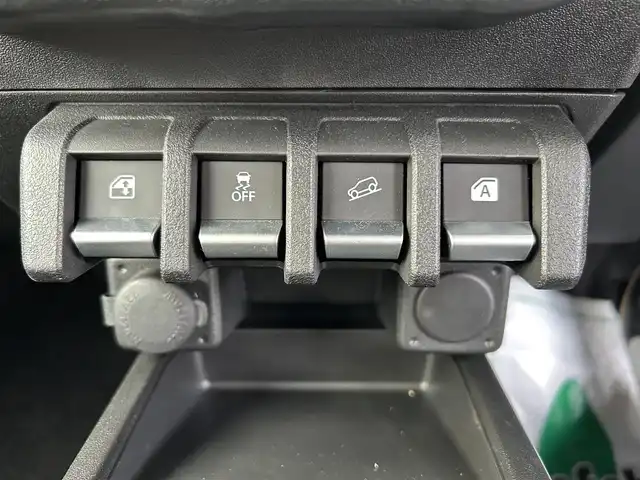 スズキ ジムニー ノマド FC 長崎県 2025(令7)年 0.1万km 黒 車体色：【WB3】ブルーイッシュブラックパール/ワンオーナー/ALPINE11インチディスプレイオーディオ/　(BT/FM/AM/AppleCarPlay/AndroidAuto)/プッシュスタート/スマートキー/ステアリングスイッチ/アダプティブクルーズコントロール/アイドリングストップ/ヘッドライトウォッシャー/光軸調整ダイヤル/純正15インチアルミホイール/純正フロアマット/背面タイヤ/スズキセーフティサポート/ABS/レーンキープアシスト/衝突被害軽減ブレーキ/パーキングソナー/オートライト/横滑り防止装置/ヒルディセントコントロール/取扱説明書/保証書/スペアキー(1本)