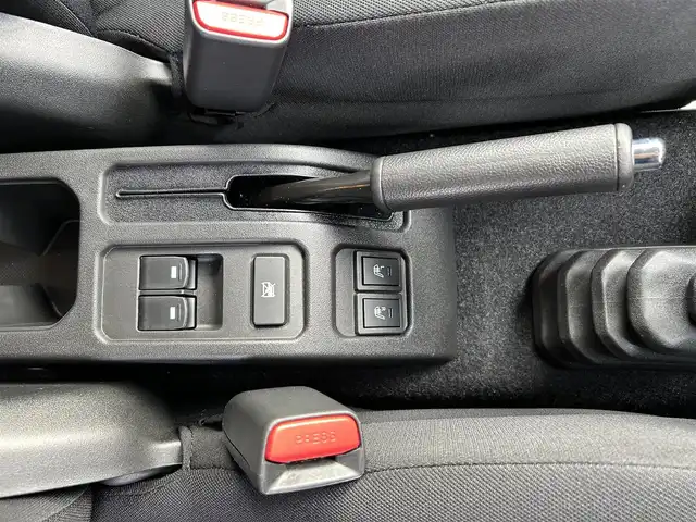 スズキ ジムニー ノマド FC 長崎県 2025(令7)年 0.1万km 黒 車体色：【WB3】ブルーイッシュブラックパール/ワンオーナー/ALPINE11インチディスプレイオーディオ/　(BT/FM/AM/AppleCarPlay/AndroidAuto)/プッシュスタート/スマートキー/ステアリングスイッチ/アダプティブクルーズコントロール/アイドリングストップ/ヘッドライトウォッシャー/光軸調整ダイヤル/純正15インチアルミホイール/純正フロアマット/背面タイヤ/スズキセーフティサポート/ABS/レーンキープアシスト/衝突被害軽減ブレーキ/パーキングソナー/オートライト/横滑り防止装置/ヒルディセントコントロール/取扱説明書/保証書/スペアキー(1本)