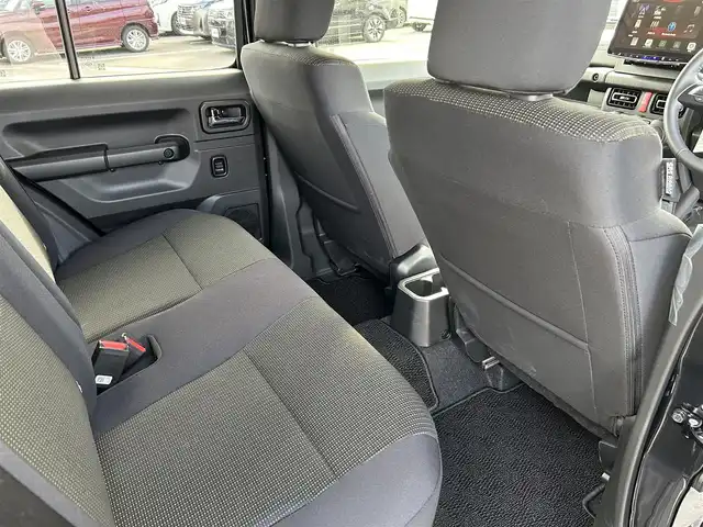 スズキ ジムニー ノマド FC 長崎県 2025(令7)年 0.1万km 黒 車体色：【WB3】ブルーイッシュブラックパール/ワンオーナー/ALPINE11インチディスプレイオーディオ/　(BT/FM/AM/AppleCarPlay/AndroidAuto)/プッシュスタート/スマートキー/ステアリングスイッチ/アダプティブクルーズコントロール/アイドリングストップ/ヘッドライトウォッシャー/光軸調整ダイヤル/純正15インチアルミホイール/純正フロアマット/背面タイヤ/スズキセーフティサポート/ABS/レーンキープアシスト/衝突被害軽減ブレーキ/パーキングソナー/オートライト/横滑り防止装置/ヒルディセントコントロール/取扱説明書/保証書/スペアキー(1本)