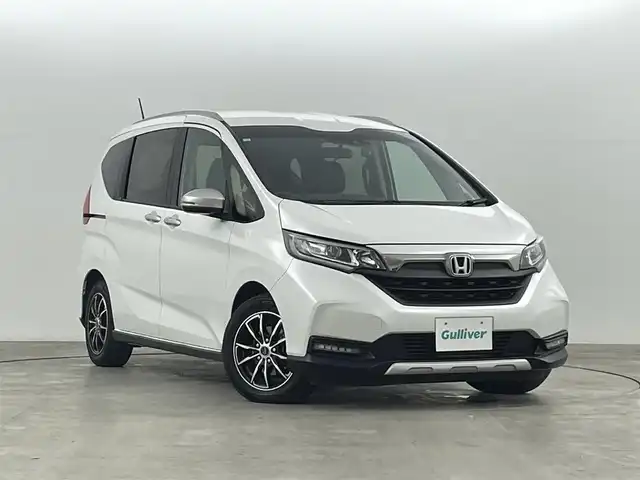 ホンダ フリード クロスター 福島県 2023(令5)年 4.1万km プラチナホワイトパール ホンダセンシング　/・衝突軽減ブレーキ　/・クルーズコントロール　/・路外逸脱抑制機能/・歩行者事故低減ステアリング/・先行車発進お知らせ/純正ナビゲーション/・型式：CN-HE02D/・Bluetooth/TV/CD/DVD/AM・FM/SD/USB/。バックカメラ/・ETC/前後ドライブレコーダー/両側パワースライドドア/革巻きステアリング/・ステアリングスイッチ/シートヒーター/プッシュスタート/・スマートキー/LEDライト/・フォグライト/・オートライト/純正フロアマット