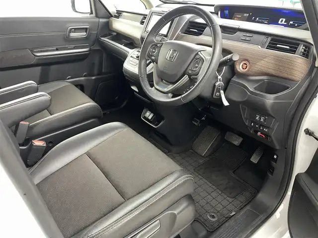 ホンダ フリード クロスター 福島県 2023(令5)年 4.1万km プラチナホワイトパール ホンダセンシング　/・衝突軽減ブレーキ　/・クルーズコントロール　/・路外逸脱抑制機能/・歩行者事故低減ステアリング/・先行車発進お知らせ/純正ナビゲーション/・型式：CN-HE02D/・Bluetooth/TV/CD/DVD/AM・FM/SD/USB/。バックカメラ/・ETC/前後ドライブレコーダー/両側パワースライドドア/革巻きステアリング/・ステアリングスイッチ/シートヒーター/プッシュスタート/・スマートキー/LEDライト/・フォグライト/・オートライト/純正フロアマット