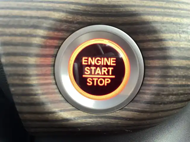 ホンダ フリード クロスター 福島県 2023(令5)年 4.1万km プラチナホワイトパール ホンダセンシング　/・衝突軽減ブレーキ　/・クルーズコントロール　/・路外逸脱抑制機能/・歩行者事故低減ステアリング/・先行車発進お知らせ/純正ナビゲーション/・型式：CN-HE02D/・Bluetooth/TV/CD/DVD/AM・FM/SD/USB/。バックカメラ/・ETC/前後ドライブレコーダー/両側パワースライドドア/革巻きステアリング/・ステアリングスイッチ/シートヒーター/プッシュスタート/・スマートキー/LEDライト/・フォグライト/・オートライト/純正フロアマット