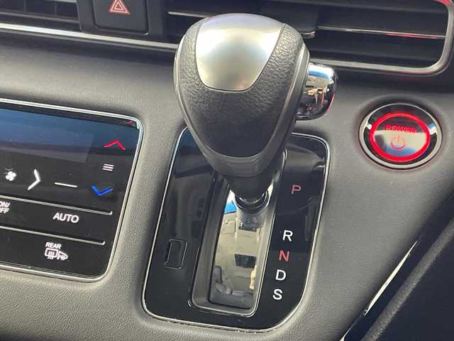 ホンダ オデッセイ ハイブリッド e:HEVアブソルート EX 岐阜県 2020(令2)年 4.9万km プレミアムスパークルブラックパール 純正10インチインターナビ/・フルセグ/BT/CD/DVD/HDMI/マルチビューモニター/フリップダウンモニター/前後ドライブレコーダー/両側パワースライドドア/パワーバックドア/ETC2.0/ハーフレザーシート/・パワーシート/・オットマン/ホンダセンシング/・衝突軽減ブレーキ/・誤発進抑制機能(前方・後方)/・近距離衝突軽減ブレーキ/・急アクセル抑制機能/・路外逸脱抑制機能/・歩行者事故低減ステアリング/・車線維持支援システム/・標識認識機能/・先行車発進お知らせ機能/・渋滞追従機能付きアダプティブクルーズコントロール/・ブラインドスポットインフォメーション/LEDヘッドライト/・フォグランプ/プッシュスタート/スマートキー/純正フロアマット/純正ドアバイザー