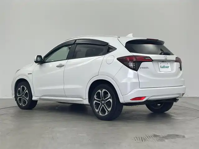 ホンダ ヴェゼル ハイブリッド Z ホンダセンシング 埼玉県 2020(令2)年 4.7万km プラチナホワイトパール 社外メモリーナビ/（ＣＤ・ＤＶＤ・ＢＴ）/フルセグＴＶ/アダプティブクルーズコントロール/衝突軽減ブレーキ/レーンアシスト/横滑り防止装置/タン／黒ハーフレザーシート/前席ートヒーター/前後ドラレコ/スマートキー/ビルトインＥＴＣ/ＬＥＤヘッドライト/ブレーキホールド/純正アルミホイール/純正フロアマット/純正ドアバイザー