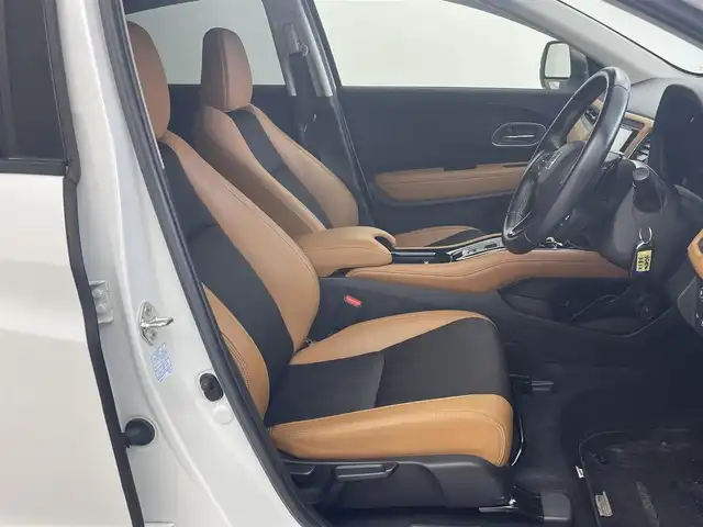 ホンダ ヴェゼル ハイブリッド Z ホンダセンシング 埼玉県 2020(令2)年 4.7万km プラチナホワイトパール 社外メモリーナビ/（ＣＤ・ＤＶＤ・ＢＴ）/フルセグＴＶ/アダプティブクルーズコントロール/衝突軽減ブレーキ/レーンアシスト/横滑り防止装置/タン／黒ハーフレザーシート/前席ートヒーター/前後ドラレコ/スマートキー/ビルトインＥＴＣ/ＬＥＤヘッドライト/ブレーキホールド/純正アルミホイール/純正フロアマット/純正ドアバイザー