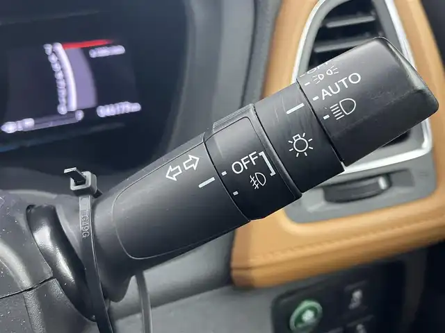 ホンダ ヴェゼル ハイブリッド Z ホンダセンシング 埼玉県 2020(令2)年 4.7万km プラチナホワイトパール 社外メモリーナビ/（ＣＤ・ＤＶＤ・ＢＴ）/フルセグＴＶ/アダプティブクルーズコントロール/衝突軽減ブレーキ/レーンアシスト/横滑り防止装置/タン／黒ハーフレザーシート/前席ートヒーター/前後ドラレコ/スマートキー/ビルトインＥＴＣ/ＬＥＤヘッドライト/ブレーキホールド/純正アルミホイール/純正フロアマット/純正ドアバイザー