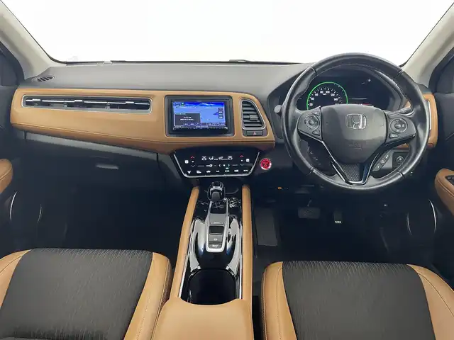 ホンダ ヴェゼル ハイブリッド Z ホンダセンシング 埼玉県 2020(令2)年 4.7万km プラチナホワイトパール 社外メモリーナビ/（ＣＤ・ＤＶＤ・ＢＴ）/フルセグＴＶ/アダプティブクルーズコントロール/衝突軽減ブレーキ/レーンアシスト/横滑り防止装置/タン／黒ハーフレザーシート/前席ートヒーター/前後ドラレコ/スマートキー/ビルトインＥＴＣ/ＬＥＤヘッドライト/ブレーキホールド/純正アルミホイール/純正フロアマット/純正ドアバイザー