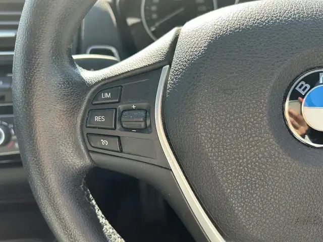 ＢＭＷ １１８ｉ スタイル 島根県 2015(平27)年 5.6万km ディープシーブルー ワンオーナー/純正ナビ/（Ｂｌｕｅｔｏｏｔｈ/CD/DVD/ラジオ）/ＥＴＣ/バックカメラ/クルーズコントロール/後方コーナーセンサー/レーンキープアシスト/ブレーキアシスト/オートライト/１６インチ純正アルミホイール/純正LEDヘッドライト/横滑り防止装置/ハーフレザーシート