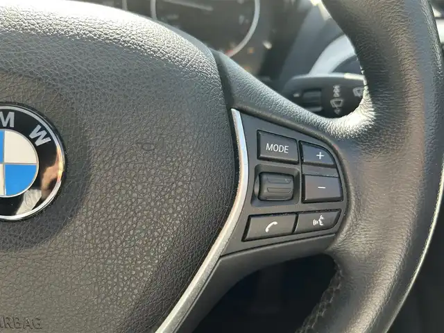 ＢＭＷ １１８ｉ スタイル 島根県 2015(平27)年 5.6万km ディープシーブルー ワンオーナー/純正ナビ/（Ｂｌｕｅｔｏｏｔｈ/CD/DVD/ラジオ）/ＥＴＣ/バックカメラ/クルーズコントロール/後方コーナーセンサー/レーンキープアシスト/ブレーキアシスト/オートライト/１６インチ純正アルミホイール/純正LEDヘッドライト/横滑り防止装置/ハーフレザーシート