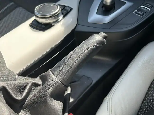 ＢＭＷ １１８ｉ スタイル 島根県 2015(平27)年 5.6万km ディープシーブルー ワンオーナー/純正ナビ/（Ｂｌｕｅｔｏｏｔｈ/CD/DVD/ラジオ）/ＥＴＣ/バックカメラ/クルーズコントロール/後方コーナーセンサー/レーンキープアシスト/ブレーキアシスト/オートライト/１６インチ純正アルミホイール/純正LEDヘッドライト/横滑り防止装置/ハーフレザーシート
