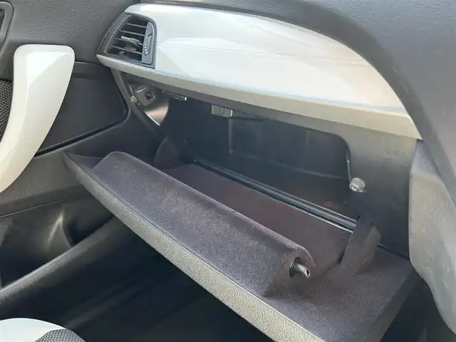 ＢＭＷ １１８ｉ スタイル 島根県 2015(平27)年 5.6万km ディープシーブルー ワンオーナー/純正ナビ/（Ｂｌｕｅｔｏｏｔｈ/CD/DVD/ラジオ）/ＥＴＣ/バックカメラ/クルーズコントロール/後方コーナーセンサー/レーンキープアシスト/ブレーキアシスト/オートライト/１６インチ純正アルミホイール/純正LEDヘッドライト/横滑り防止装置/ハーフレザーシート