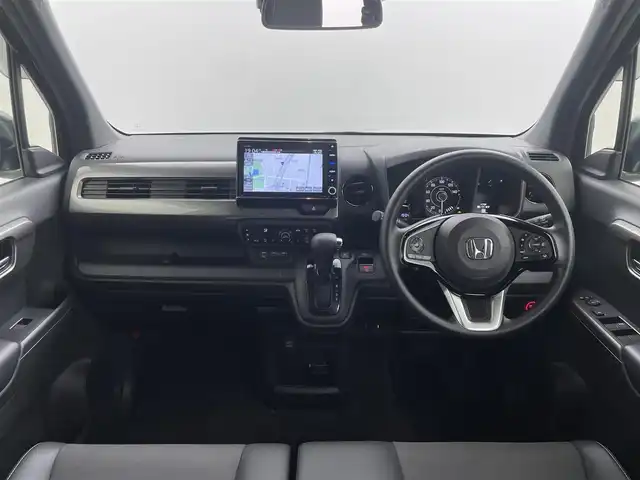 ホンダ Ｎ ＷＧＮ L スタイル+ビター 千葉県 2023(令5)年 1.4万km ブリティッシュグリーンP ホンダセンンシング/　・アダプティブ・クルーズ・コントロール（ACC）/　・車線維持支援システム（LKAS）/　・衝突軽減ブレーキ（CMBS）/　・誤発進抑制機能（前進）/　・歩行者事故低減ステアリング/　・路外逸脱抑制機能/　・先行車発進お知らせ機能/　・標識認識機能/　・オートハイビーム/　・誤発進抑制機能（後進）/純正9インチメモリナビ/　CD/DVD/BT/USB/フルセグTV/バックカメラ/ETC/電子パーキング/オートホールドブレーキ/ステアリングスイッチ/前席シートヒーター/ハーフレザーシート/純正フロアマット/LEDヘッドライト/ドアバイザー/ウィンカーミラー