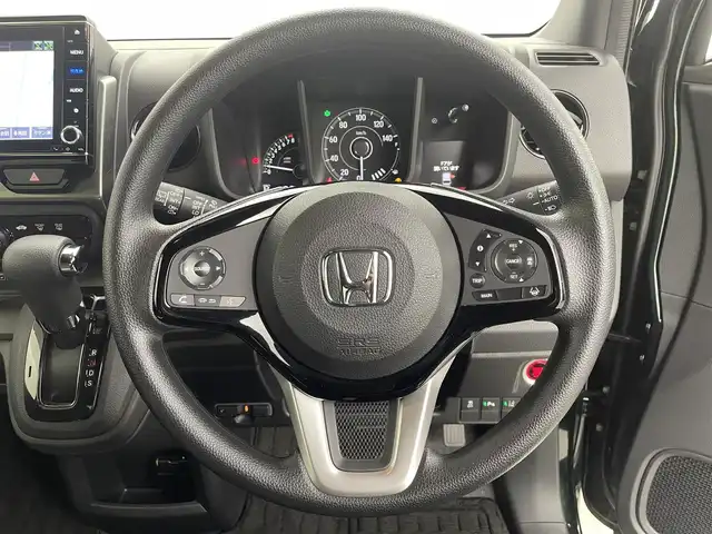 ホンダ Ｎ ＷＧＮ L スタイル+ビター 千葉県 2023(令5)年 1.4万km ブリティッシュグリーンP ホンダセンンシング/　・アダプティブ・クルーズ・コントロール（ACC）/　・車線維持支援システム（LKAS）/　・衝突軽減ブレーキ（CMBS）/　・誤発進抑制機能（前進）/　・歩行者事故低減ステアリング/　・路外逸脱抑制機能/　・先行車発進お知らせ機能/　・標識認識機能/　・オートハイビーム/　・誤発進抑制機能（後進）/純正9インチメモリナビ/　CD/DVD/BT/USB/フルセグTV/バックカメラ/ETC/電子パーキング/オートホールドブレーキ/ステアリングスイッチ/前席シートヒーター/ハーフレザーシート/純正フロアマット/LEDヘッドライト/ドアバイザー/ウィンカーミラー