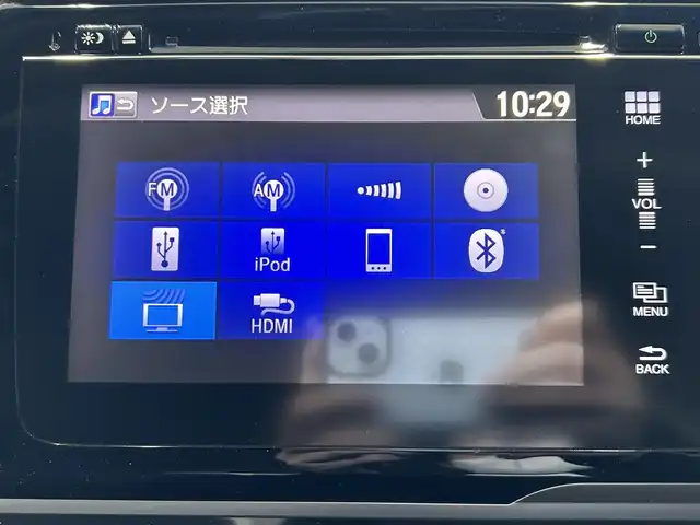 ホンダ フィット ハイブリット 沖縄県 2014(平26)年 5.5万km ブリリアントスポーティブルーメタリック2トーン (株)IDOMが運営する【じしゃロンコザ店】の自社ローン専用車両になりますこちらは現金またはオートローンご利用時の価格です。自社ローンご希望の方は別途その旨お申付け下さい/・純正ナビ/・バックカメラ/・Bluetooth接続/・TV/・スマートキー/・プッシュスタート/・ETC/・LEDヘッドライト/・純正フロアマット/・オートライト
