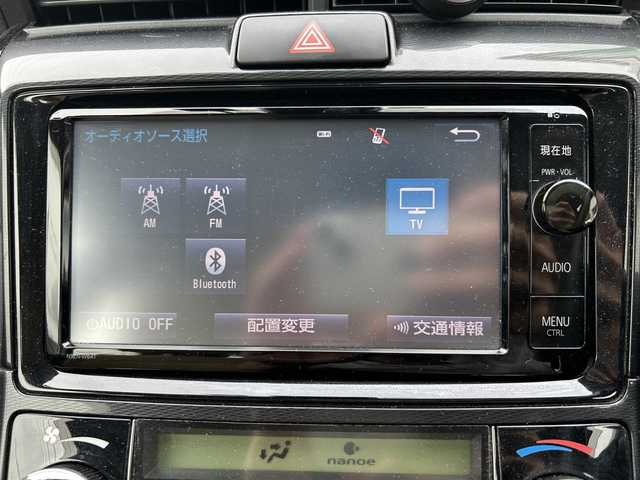 トヨタ カローラ アクシオ ハイブリッドG 埼玉県 2016(平28)年 4.4万km シルバーM フルセグ純正ナビ（TV/AM/FM/BT）/ワンオーナー/トヨタセーフティーセンス/（PCS/LDA/オートマチックハイビーム）/シートヒーター（運転席/助手席）/純正ドライブレコーダー/純正ドアバイザー/純正バックカメラ/純正ビルトインＥＴＣ/純正フロアマット/パワーステアリング/ステアリングスイッチ/本革ステアリング/プッシュスタート/スマートキー1/社外スペアタイヤ1/保証書/取扱説明書