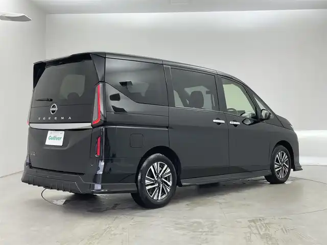 日産 セレナ ハイウェイスター V 埼玉県 2023(令5)年 0.3万km ダイヤモンドブラック ＡＬＰＩＮＥＳＴＹＬＥ　フルエアロ　プロパイロット　１２．３インチメーカーナビ　全方位　ワイヤレス充電　インテリジェントルームミラー　ＢＳＩ　フリップダウンモニター　ＥＴＣ２．０　ハンズフリー　地デジ