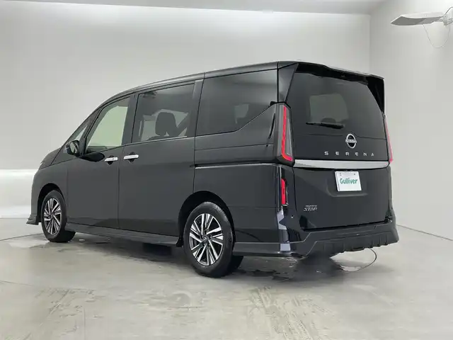 日産 セレナ ハイウェイスター V 埼玉県 2023(令5)年 0.3万km ダイヤモンドブラック ＡＬＰＩＮＥＳＴＹＬＥ　フルエアロ　プロパイロット　１２．３インチメーカーナビ　全方位　ワイヤレス充電　インテリジェントルームミラー　ＢＳＩ　フリップダウンモニター　ＥＴＣ２．０　ハンズフリー　地デジ