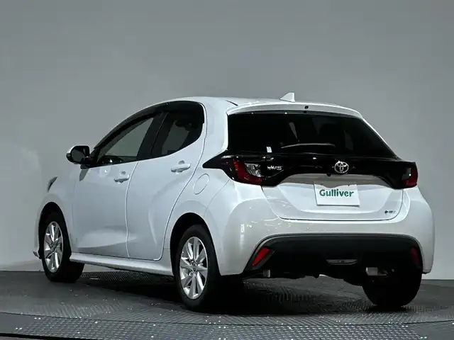トヨタ ヤリス ハイブリッド G 愛媛県 2024(令6)年 0.5万km プラチナホワイトパールマイカ 純正ナビ　フルセグＴＶ　ＨＤＭＩ　Ｂｌｕｅｔｏｏｔｈ　追従型クルーズコントロール　アラウンドビューモニター　前後コーナーセンサー　ＬＥＤヘッドライト　オートマチックハイビーム