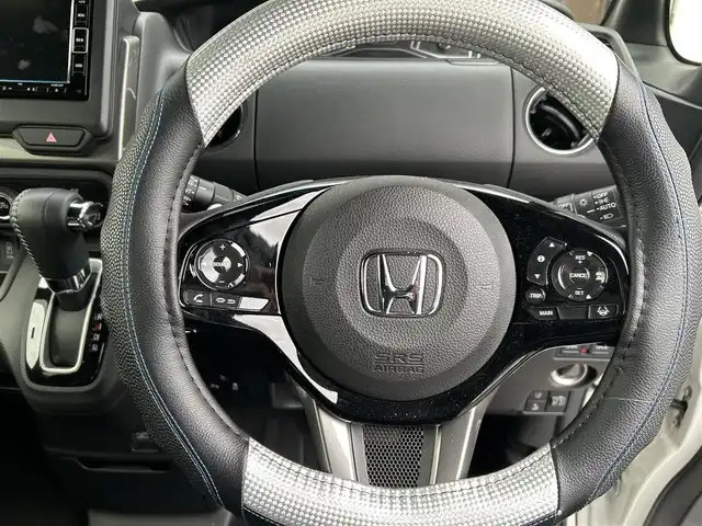 ホンダ Ｎ ＢＯＸ カスタム L ターボ スタイル+ブラック 茨城県 2022(令4)年 0.7万km プラチナホワイトパール プッシュスタート/スマートキー/アイドリングストップ/クルーズコントロール/純正ナビ/Bluetooth/前後ドラレコ/前席シートヒーター/両側パワースライドドア/純正フロアマット/コーナーセンサー/オートマチックハイビーム