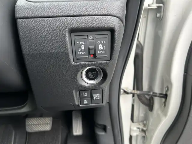 ホンダ Ｎ ＢＯＸ カスタム L ターボ スタイル+ブラック 茨城県 2022(令4)年 0.7万km プラチナホワイトパール プッシュスタート/スマートキー/アイドリングストップ/クルーズコントロール/純正ナビ/Bluetooth/前後ドラレコ/前席シートヒーター/両側パワースライドドア/純正フロアマット/コーナーセンサー/オートマチックハイビーム