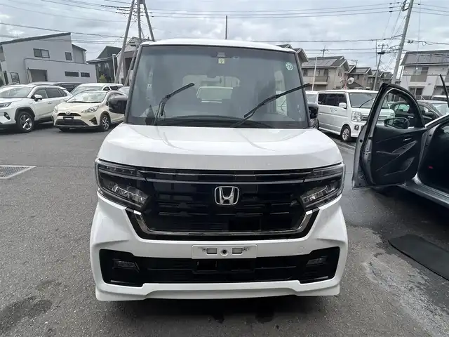 ホンダ Ｎ ＢＯＸ カスタム L ターボ スタイル+ブラック 茨城県 2022(令4)年 0.7万km プラチナホワイトパール プッシュスタート/スマートキー/アイドリングストップ/クルーズコントロール/純正ナビ/Bluetooth/前後ドラレコ/前席シートヒーター/両側パワースライドドア/純正フロアマット/コーナーセンサー/オートマチックハイビーム