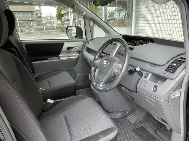 トヨタ ヴォクシー ZS 千葉県 2008(平20)年 13万km ブラック 純正HDDナビゲーション/（CD/DVD/MD/ワンセグTV）/バックカメラ/両側パワースライドドア/サンルーフ/前後ドライブレコーダー/ビルトインETC/パドルシフト/キセノンライト/フォグライト/プッシュスタート/電格ミラー/ドアバイザー/純正フロアマット/純正16インチアルミホイール