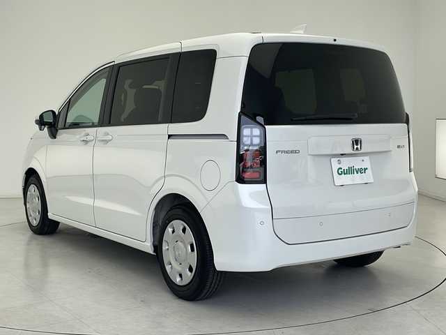 ホンダ フリード ハイブリット e:HEV AIR 千葉県 2024(令6)年 0.6万km プラチナホワイトパール ホンダセンシング/衝突軽減ブレーキ/レーダークルーズコントロール/路外逸脱抑制機能/府見間違い防止/パーキングセンサー/標識認識/レーンキープアシスト/先行車発進お知らせ/両側パワースライドドア/純正ナビ（Gathers：LXM-245ZFEi）/フルセグ/Bluetooth/バックカメラ/オートブレーキホールド/ビルトインETC/ステアリングスイッチ/ロールサンシェード/純正フロアマット/LEDヘッドライト/カーテンエアバッグ
