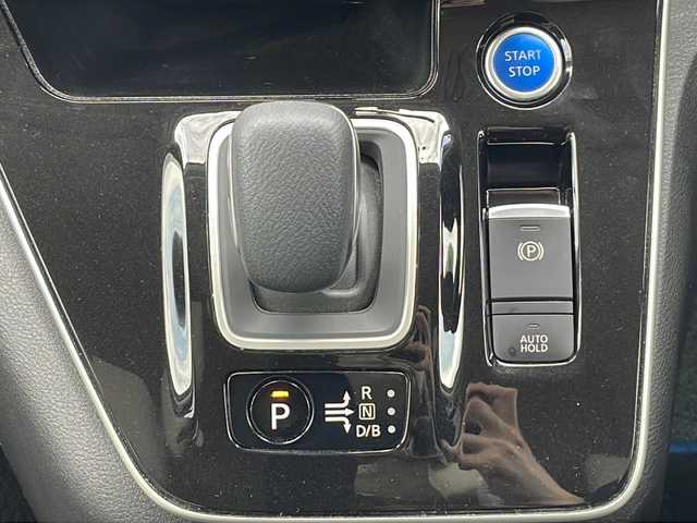 日産 セレナ e－パワー ハイウェイスター V 三重県 2019(令1)年 3.8万km ダイヤモンドブラック 純正ナビ/全周囲カメラ/クルーズコントロール/フリップダウンモニター/両側パワースライドドア/横滑り防止/ビルトインETC/ドライブレコーダー/LEDヘッドライト/オートライト/ウィンカーミラー/純正15インチアルミホイール/プッシュスタート/スマートキー/純正フロアマット/スペアキー/パーキングアシスト/電動格納ミラー/禁煙車/取扱説明書/保証書