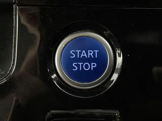 日産 セレナ e－パワー ハイウェイスター V 大阪府 2019(令1)年 3.8万km ダイヤモンドブラック プロパイロット/エマージェンシーブレーキ/フリップダウンモニター/純正メモリナビ/　　CD/DVD/BT/フルセグTV/アラウンドビューモニター/両側パワースライドドア/LEDオートライト/フォグランプ/純正15インチアルミホイール/車線逸脱防止支援システム/車線逸脱警報/オートブレーキホールド/コーナーセンサー/スマートキー/ビルトインETC