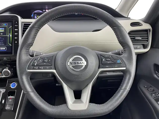 日産 セレナ e－パワー ハイウェイスター V 大阪府 2019(令1)年 3.8万km ダイヤモンドブラック プロパイロット/エマージェンシーブレーキ/フリップダウンモニター/純正メモリナビ/　　CD/DVD/BT/フルセグTV/アラウンドビューモニター/両側パワースライドドア/LEDオートライト/フォグランプ/純正15インチアルミホイール/車線逸脱防止支援システム/車線逸脱警報/オートブレーキホールド/コーナーセンサー/スマートキー/ビルトインETC