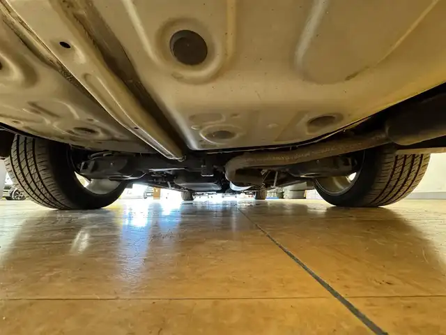 トヨタ ヴェルファイア V 群馬県 2015(平27)年 7.2万km ホワイトパールクリスタルシャイン 純正9インチSDナビ/・フルセグTV(TVキャンセラー)/・CD/DVD/BT/・SD/USB/AM.FM/パノラミックビューモニター/純正フリップダウンモニター /JBLプレミアムサウンド/HKSサスペンション(純正サス有)/プリクラッシュセーフティ/レーダークルーズコントロール/コーナーセンー/ビルトインETC/前後ドライブレコーダー/GPSレーダー/純正17インチAW積込/電動パーキングブレーキ/オートホールド/ウッドコンビハンドル/ステアリングスイッチ/オットマン/D席メモリ付パワーシート/スマートキー/プッシュスタート/LEDヘッドライト/フォグランプ/オートライト/AC100V/社外20インチAW/純正フロアマット/純正ドアバイザー/電動格納ウィンカーミラー/横滑り防止システム