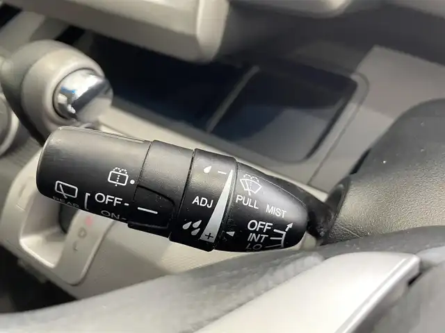 ホンダ フリード ハイブリット ジャストセレクション 沖縄県 2013(平25)年 6.4万km ポリッシュドメタルメタリック (株)IDOMが運営する【じしゃロンコザ店】の自社ローン専用車両になりますこちらは現金またはオートローンご利用時の価格です。自社ローンご希望の方は別途その旨お申付け下さい/・純正ナビ/・バックカメラ/・Ｂｌｕｅｔｏｏｔｈ接続/・ＤＶＤ再生/・ＴＶ/・片側パワースライドドア/・スマートキー/・ETC/・クルーズコントロール/・純正フロアマット/・オートライト