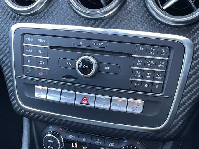 メルセデス・ベンツ Ａ１８０ AMG スタイル 香川県 2017(平29)年 3.9万km カバンサイトブルー 登録時走行距離：38527km/メーカー純正ナビ/　CD DVD /バックカメラ/大型パノラマガラスルーフ/衝突被害軽減装置/クルーズコントロール/クリアランスソナー/ブラインドスポットモニター/横滑り防止装置/アイドリングストップ/電子パーキングブレーキ/LEDヘッドライト/オートライト/リアフォグ/ハーフレザーシート/シートヒーター/パワーシート/シートメモリ/革巻きステアリング/ステアリングスイッチ/パドルシフト/アルミペダル/プッシュスタート/スマートキー/スペアキー