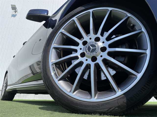 メルセデス・ベンツ Ａ１８０ AMG スタイル 香川県 2017(平29)年 3.9万km カバンサイトブルー 登録時走行距離：38527km/メーカー純正ナビ/　CD DVD /バックカメラ/大型パノラマガラスルーフ/衝突被害軽減装置/クルーズコントロール/クリアランスソナー/ブラインドスポットモニター/横滑り防止装置/アイドリングストップ/電子パーキングブレーキ/LEDヘッドライト/オートライト/リアフォグ/ハーフレザーシート/シートヒーター/パワーシート/シートメモリ/革巻きステアリング/ステアリングスイッチ/パドルシフト/アルミペダル/プッシュスタート/スマートキー/スペアキー