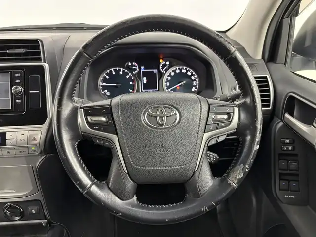 トヨタ ランドクルーザー プラド TX Lパッケージ 埼玉県 2018(平30)年 3.8万km ホワイトパールクリスタルシャイン 純正エアロ/サンルーフ　/純正ナビ　/(フルセグ/AM/FM/Bluetooth)　/ビルトインＥＴＣ　/バックカメラ　/前方ドライブレコーダー　/純正フロアマット　/シートヒーター(Ｄ＋Ｎ席)/エアシート(Ｄ＋Ｎ席)/パワーシート(Ｄ＋Ｎ席)　/純正ＡＷ１９インチ/レーンディパーチャーアラート/プリクラッシュセーフティ