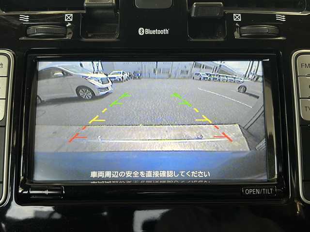 日産 リーフ X 千葉県 2015(平27)年 10.7万km ダークメタルグレー 国産EV車/純正SDナビ/エンジンスタートボタン/バックカメラ/BlueTooth接続/ステアリングスイッチ/LEDヘッドライト/ドライブレコーダー（型番:DRY-ST5000）/フルセグTV/iPod接続/スマートキー/スペアキー（１本）/純正アルミホイール/純正マット/ETC/オートライト/シートヒーター/エアシート/保証書/取扱説明書