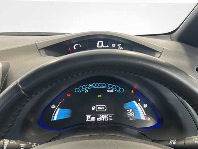 日産 リーフ X 千葉県 2015(平27)年 10.7万km ダークメタルグレー 国産EV車/純正SDナビ/エンジンスタートボタン/バックカメラ/BlueTooth接続/ステアリングスイッチ/LEDヘッドライト/ドライブレコーダー（型番:DRY-ST5000）/フルセグTV/iPod接続/スマートキー/スペアキー（１本）/純正アルミホイール/純正マット/ETC/オートライト/シートヒーター/エアシート/保証書/取扱説明書