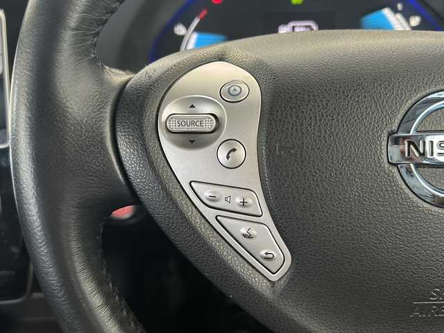 日産 リーフ X 千葉県 2015(平27)年 10.7万km ダークメタルグレー 国産EV車/純正SDナビ/エンジンスタートボタン/バックカメラ/BlueTooth接続/ステアリングスイッチ/LEDヘッドライト/ドライブレコーダー（型番:DRY-ST5000）/フルセグTV/iPod接続/スマートキー/スペアキー（１本）/純正アルミホイール/純正マット/ETC/オートライト/シートヒーター/エアシート/保証書/取扱説明書